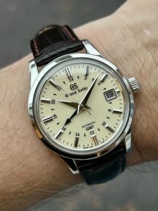 Grand Seiko SBGM221G – Automatic GMT 2021