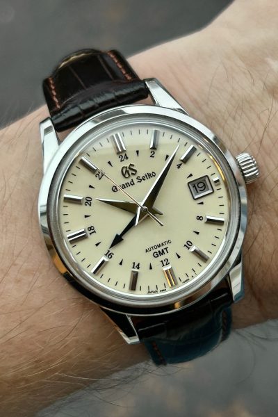 Grand Seiko SBGM221G – Automatic GMT 2021