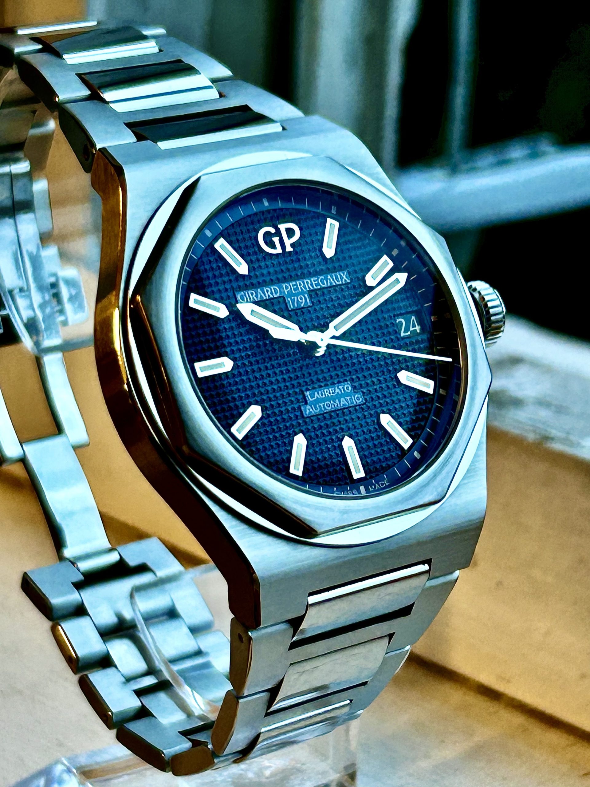 Girard-Perregaux Laureato 42 mm – 2022 - Bilde 3