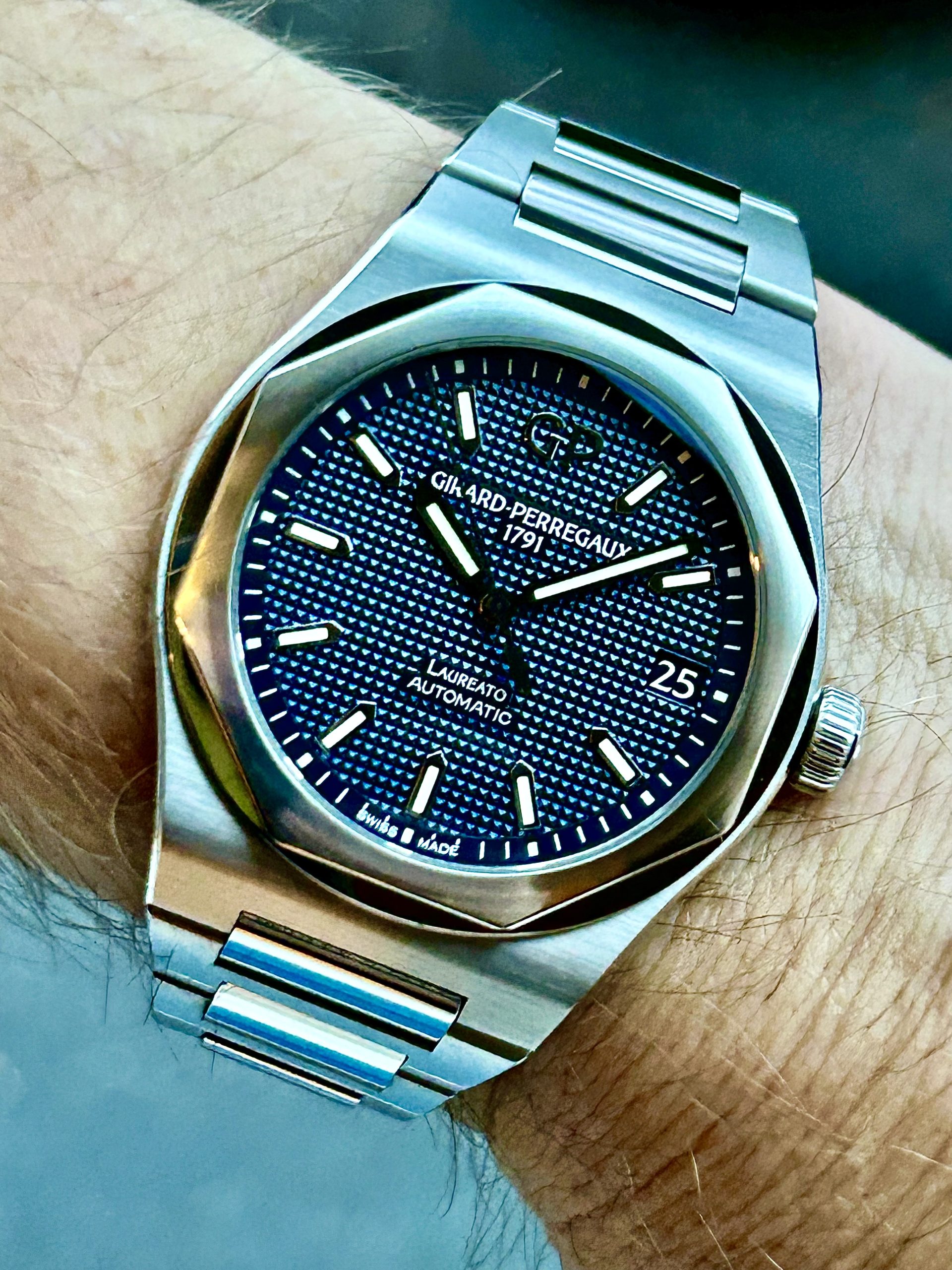 Girard-Perregaux Laureato 42 mm – 2022 - Bilde 2