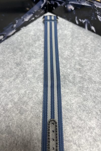NATO strap med spenne marine blå / grå 20mm