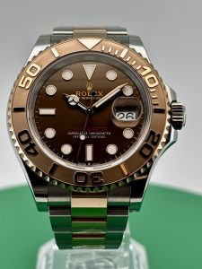Rolex Yacht-Master 40 – 2025 modell – Everose (rosegull) – Som ny