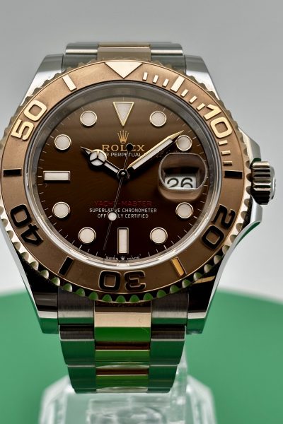 Rolex Yacht-Master 40 – 2025 modell – Everose (rosegull) – Som ny