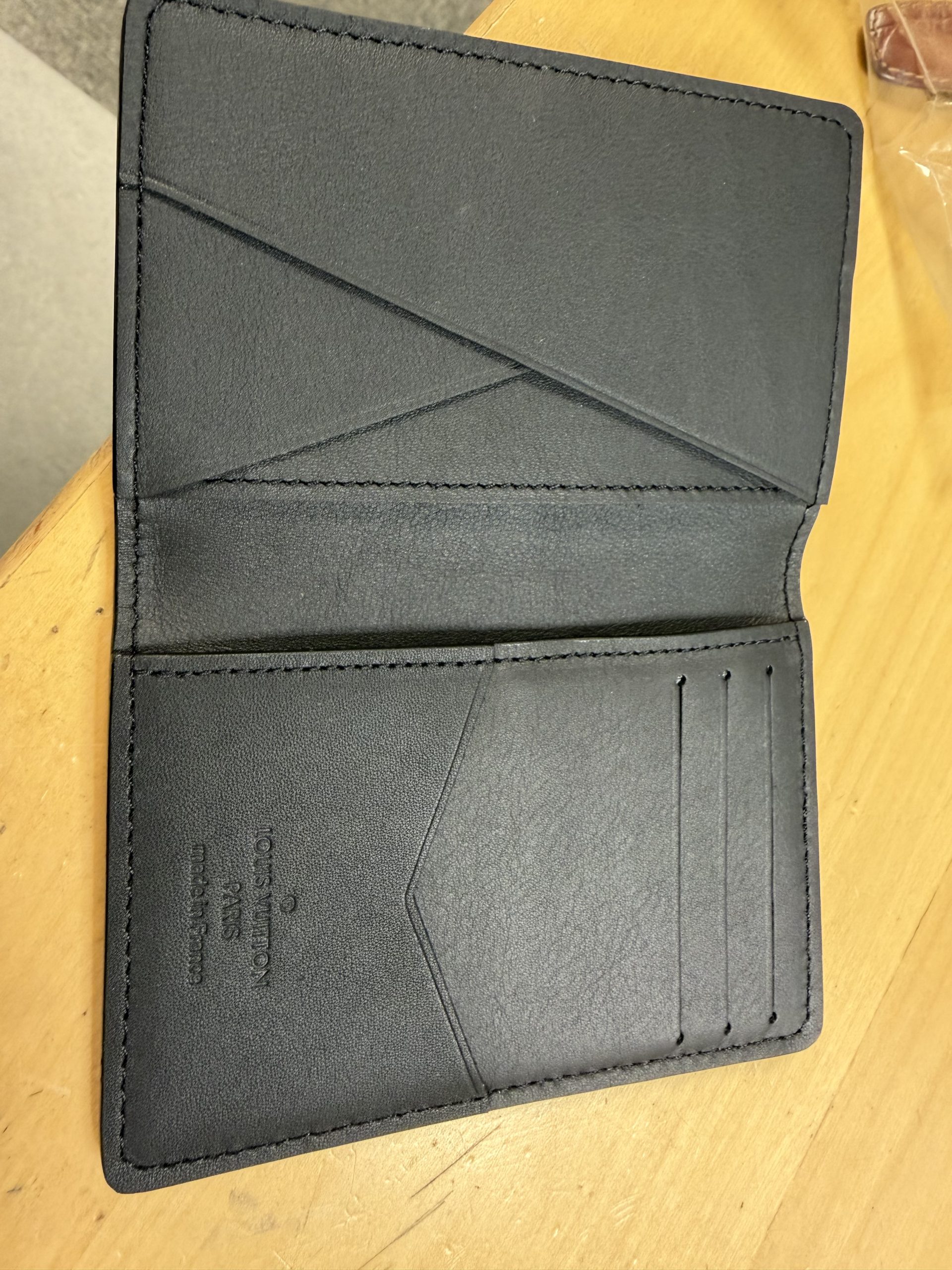 Louis Vuitton Monogram Shadow Card Holder – Ref. M61695 - Bilde 6